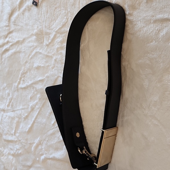 Chloe Bailey Two Toned Navy Bag - Picture 13 of 13